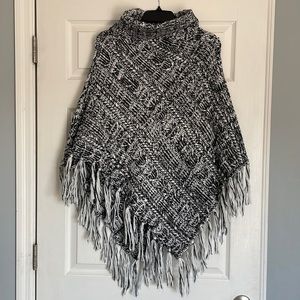 Black snd White Time and Tru poncho